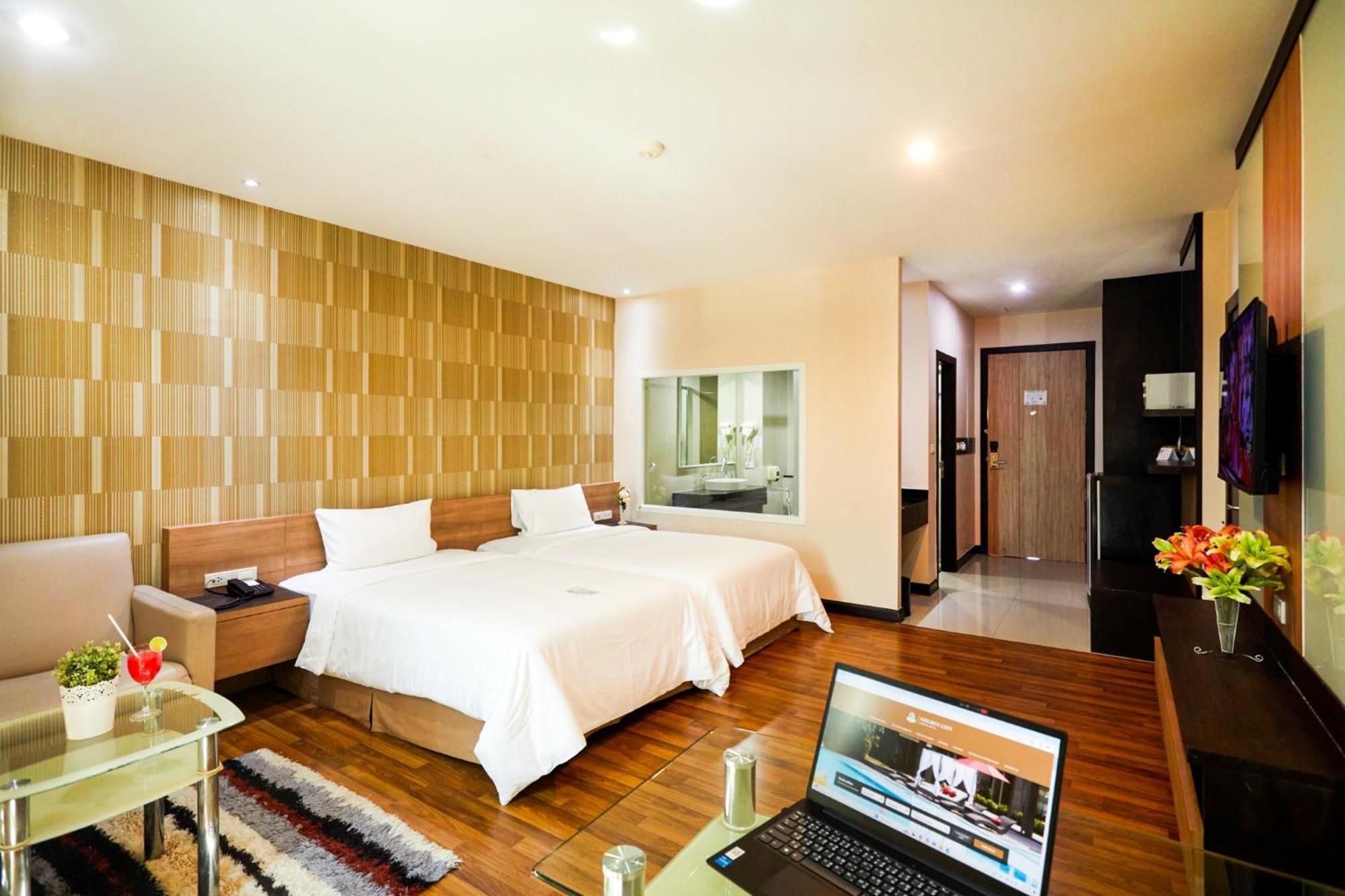 Golden City Rayong Hotel Exterior foto